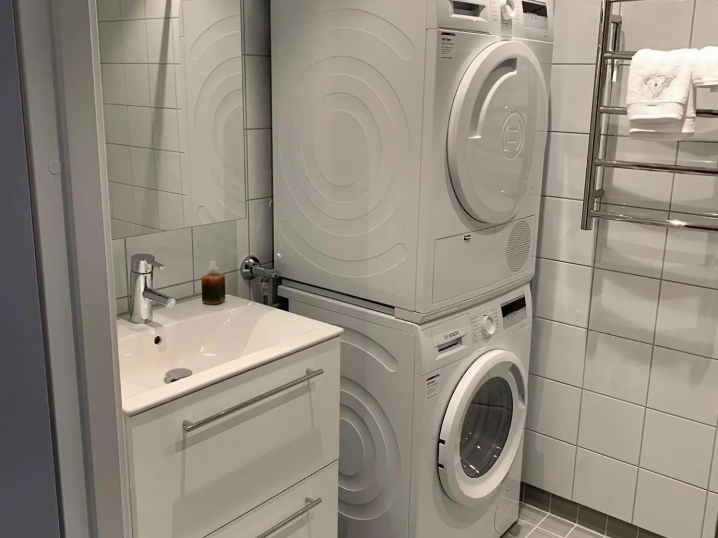 Apartment Cozy Haven Minutes From Central Stockholm